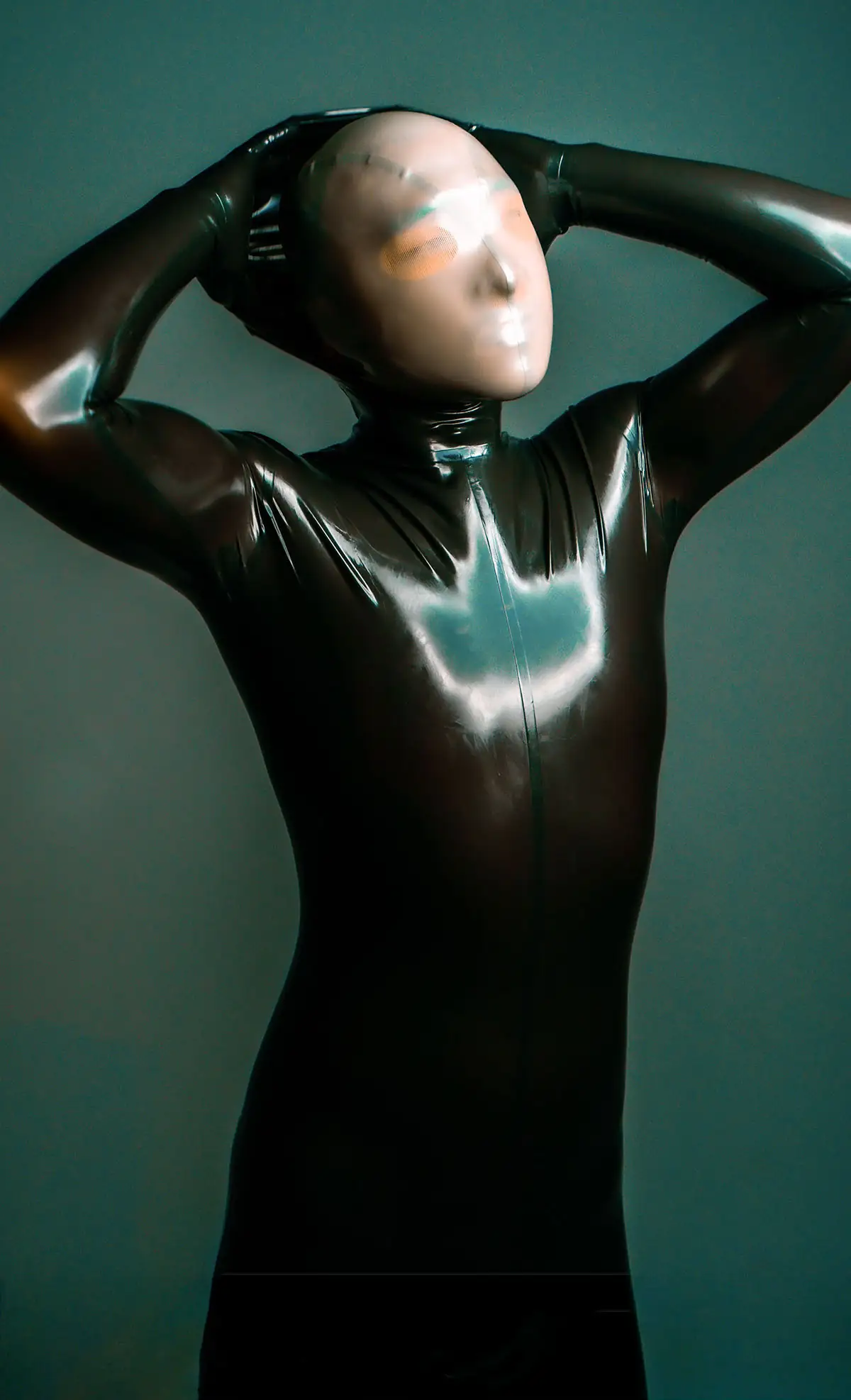 latex-male-faceentry-latex-catsuit-kkp4-1.webp
